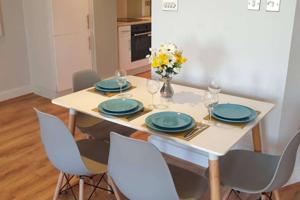 Modern And Spacious Swansea Centre Apartment Extérieur photo
